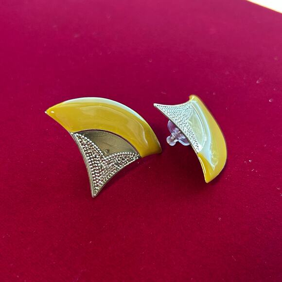 Vintage Modernist Gold and Yellow Enamel Fan Sculptural Statement Earrings - Picture 16 of 16